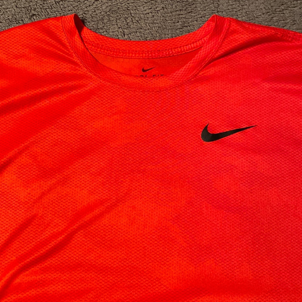 Nike XL Dri-Fit Short Sleeve Shirt